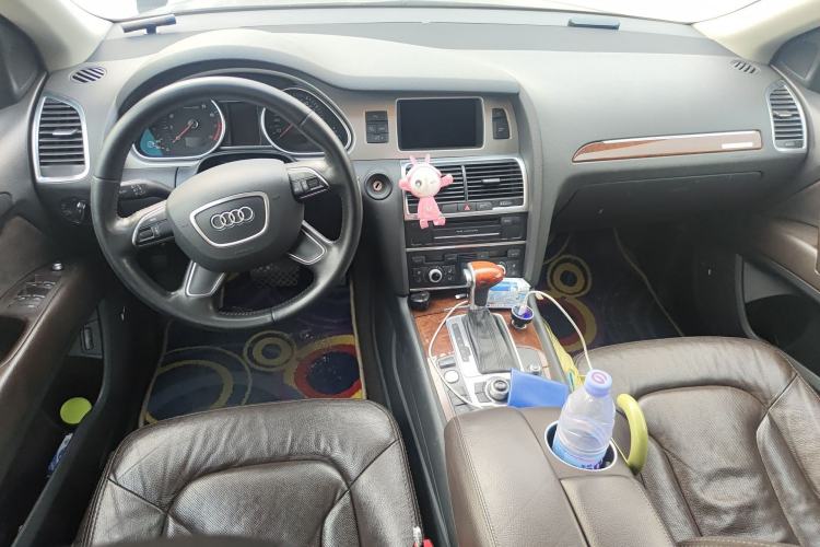 Used Audi Q7 2013 35 TFSI Comfort Model Center Console