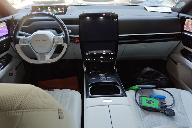 Used Honda P7 2025 Four-Wheel Drive Long-Range Max Center Console