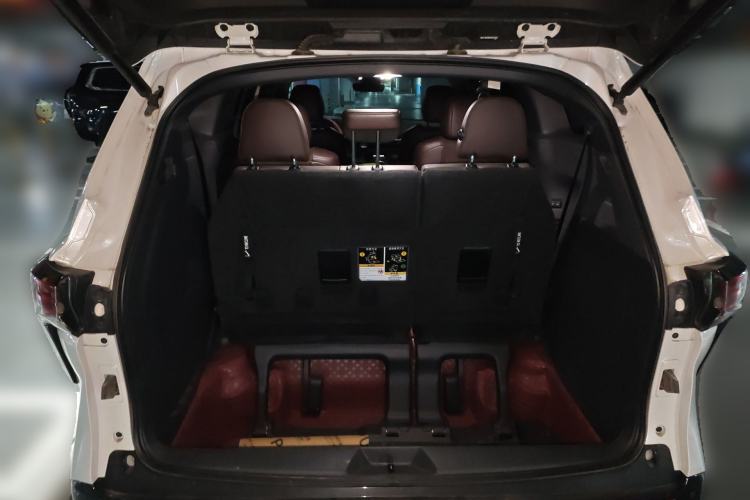 Used Toyota Granvia 2024 2.5L Hybrid Prestige PLUS Four-Wheel Drive Version Trunk