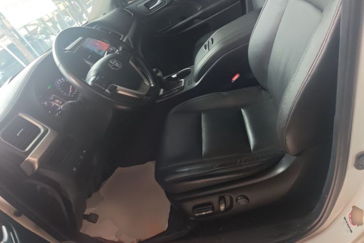 Used Toyota Highlander 2018 2.0T Four-Wheel Drive Luxury Version 7 Seats China VI Standard