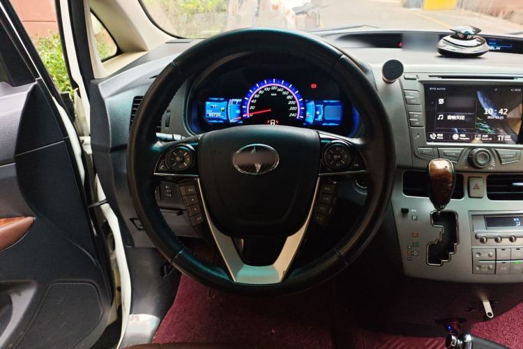 Used BYD M6 2015 2.4L Automatic Prestige Edition
