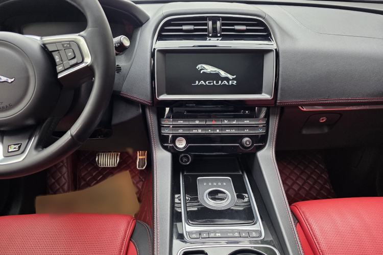 Used Jaguar F-PACE 2016 3.0 SC Four-Wheel Drive R-Sport Sport Edition Interior 3