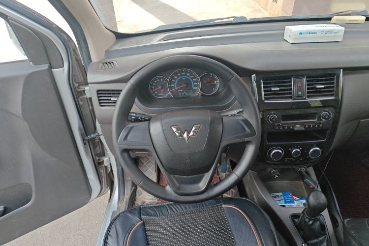 Used Wuling Rongguang V 2018 1.5L Standard Version Steering Wheel