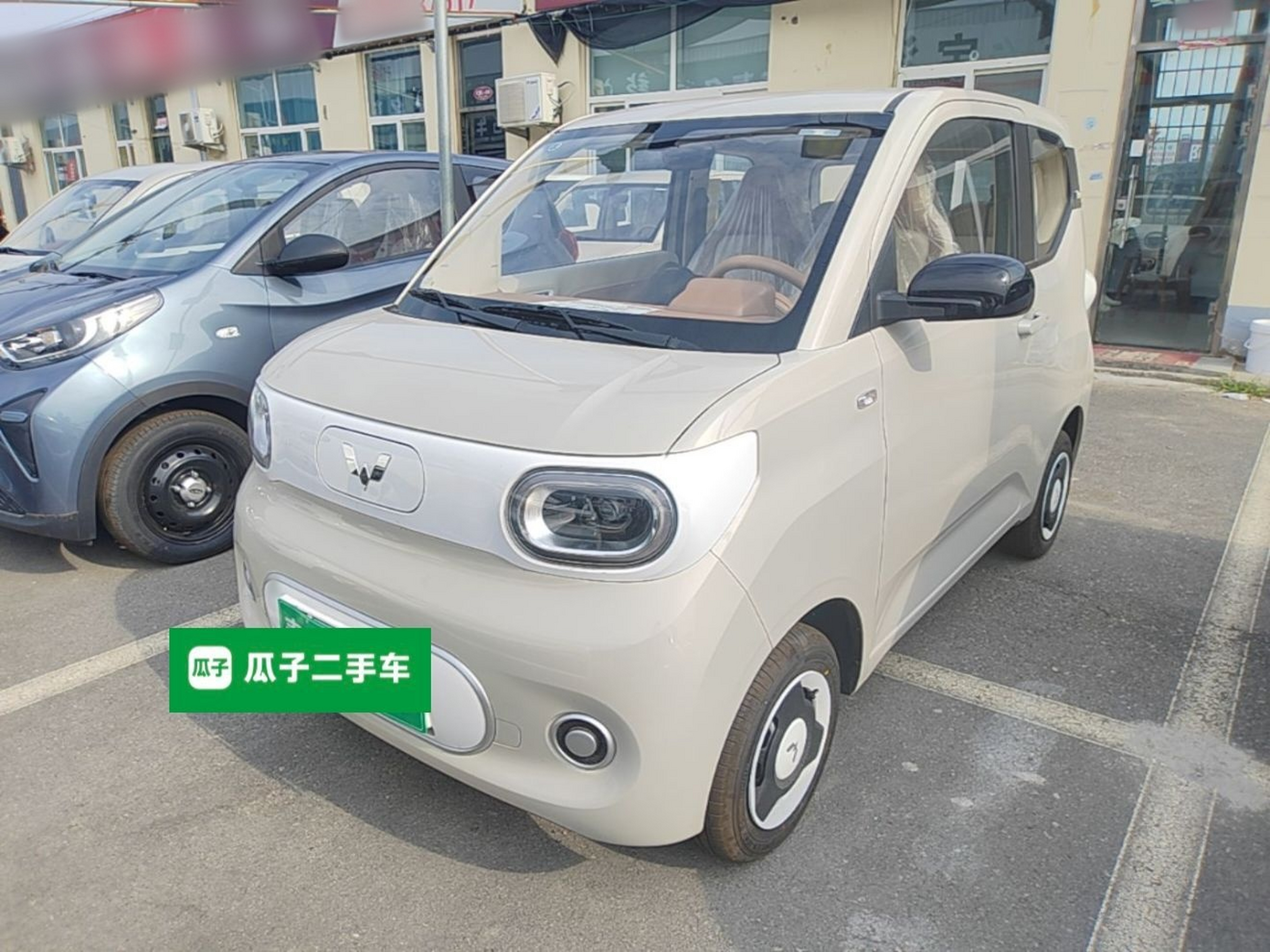Unter der Vorderseite des Autos