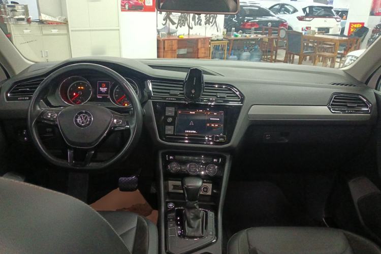 Used Volkswagen Tiguan L 2019 330TSI Automatic Two-Wheel Drive Panoramic Comfort Edition China VI Standard
