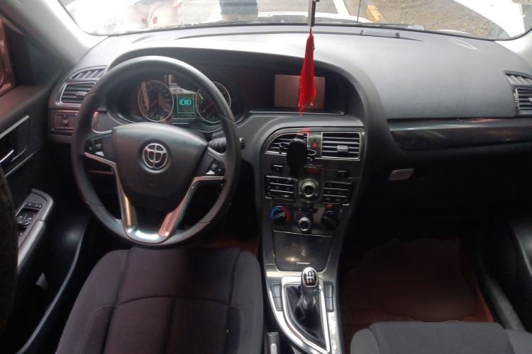 Used Brilliance V5 2014 1.5T Manual Two-Wheel Drive Sport Model
