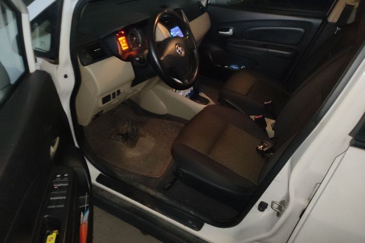 Used Venucia R50 2013 1.6L Automatic Fashion Edition