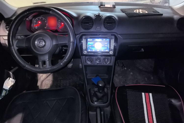 Used Volkswagen Jetta 2015 Value Edition 1.6L Manual Fashionable Style Center Console