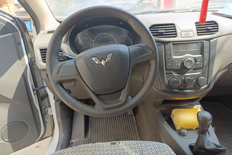 Used Wuling Hongguang 2015 1.5L S Base Model China IV
