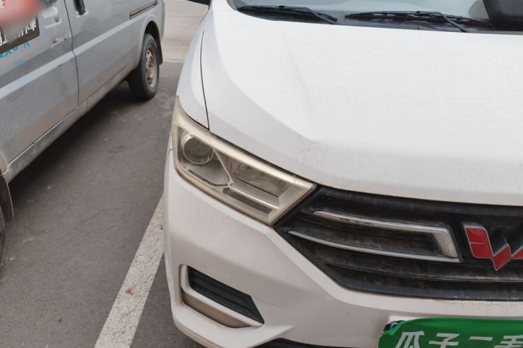 Used Wuling Hongguang 2021 1.5L S Standard Version LAR Right Front Headlight