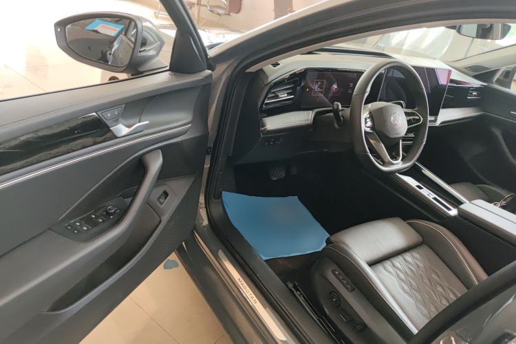 Used Volkswagen Magotan 2024 380TSI DSG Ultimate Edition Driver Seat