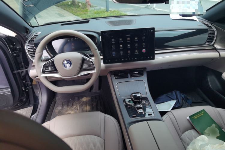 Used BYD Han 2025 EV Intelligent Driving Edition 701KM LiDAR Flagship Model Center Console