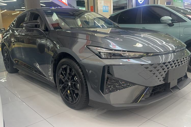 Used Changan UNI-V 2024 1.5T Prestige Edition