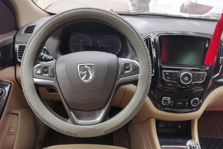 Used Baojun 730 2014 1.5L manual luxury trim 7 seats