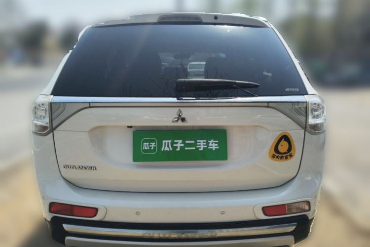 Used Mitsubishi Outlander 2014 2.4L 4x4 Deluxe Value Edition 5 Seats Rear