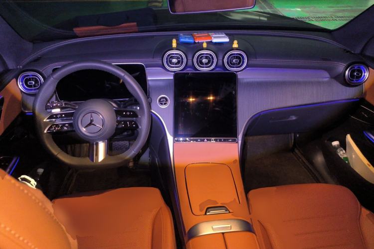 Used Mercedes-Benz GLC 2024 GLC 260 L 4MATIC Luxury Model 5 Seats Center Console