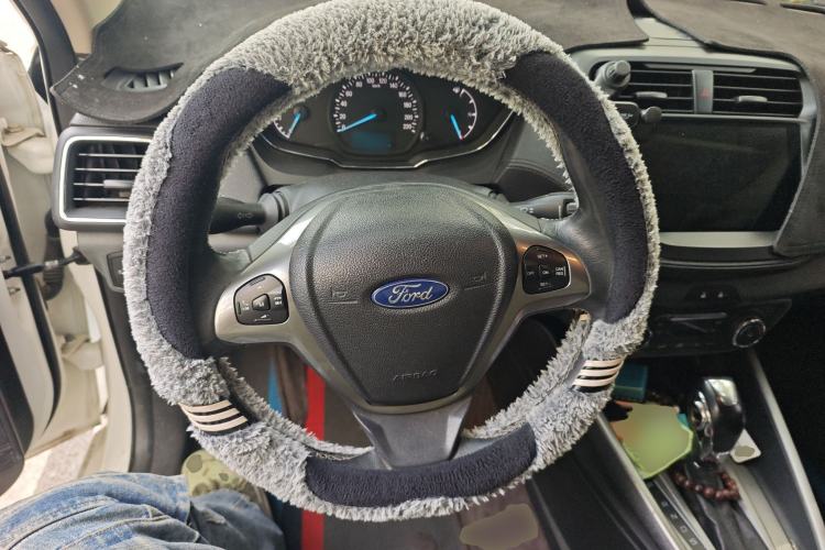 Used Ford Escort 2015 1.5L Automatic Fashion Model