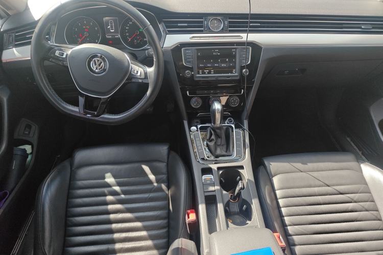 Used Volkswagen Magotan 2017 330TSI DSG Leading Model
