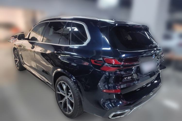 Used BMW X5 2023 xDrive 30Li Luxury M Sport Package
