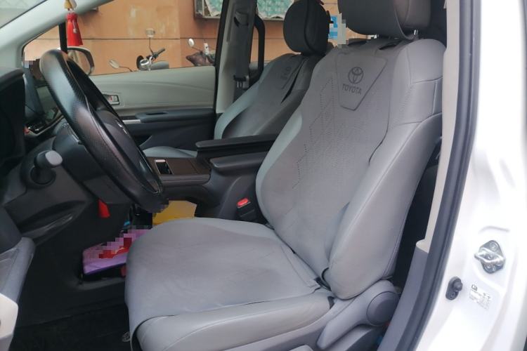 Used Toyota Granvia 2023 2.5L Hybrid Comfort Edition
