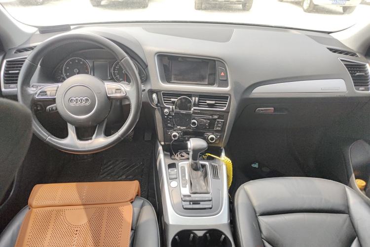 Used Audi Q5 2017 40 TFSI Technology Edition Center Console