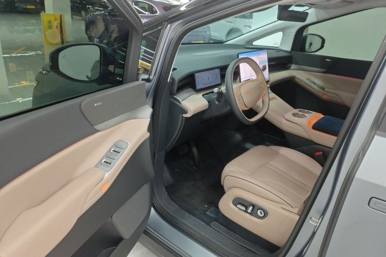 Used XPeng X9 2025 740 Ultra-Long Range Max
