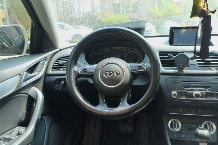 Used Audi Q3 2015 35 TFSI Comfort Model Steering Wheel