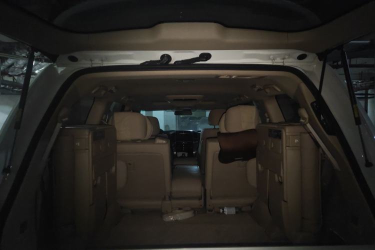 Used Toyota Land Cruiser 2012 4.6L Automatic VX-R Trunk