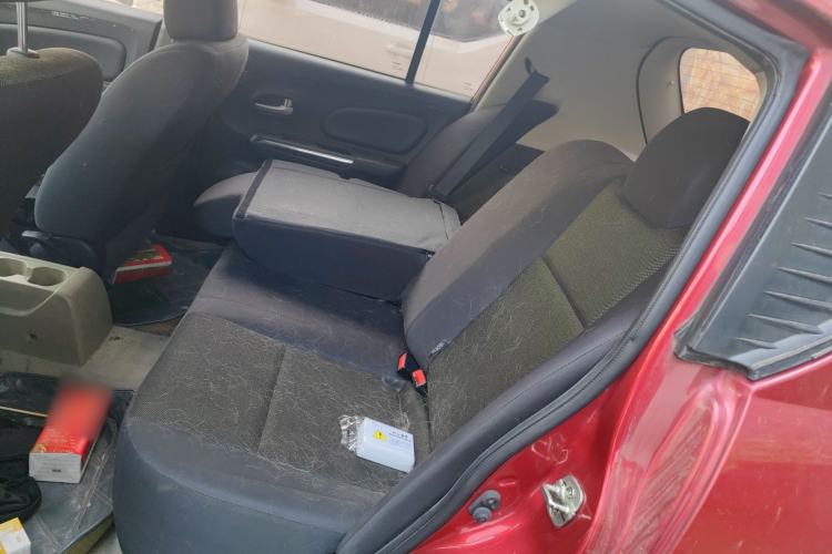 Used Venucia R50 2012 1.6L Manual Comfort Edition
