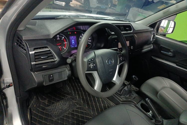 Used Great Wall Wingle 5 2021 2.0T Diesel Two-Wheel Drive Elite Version Big Double Cab China VI Standard GW4D20M Interior 2