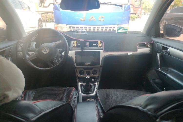 Used Volkswagen Lavida 2013 1.4TSI Manual Comfort Edition Center Console