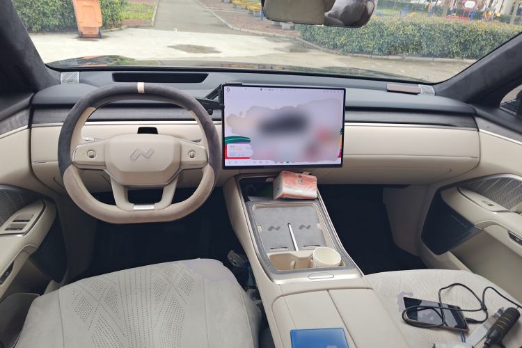 Used ONVO Luxeed L90 2025 Model—Max Seven-Seater Version
