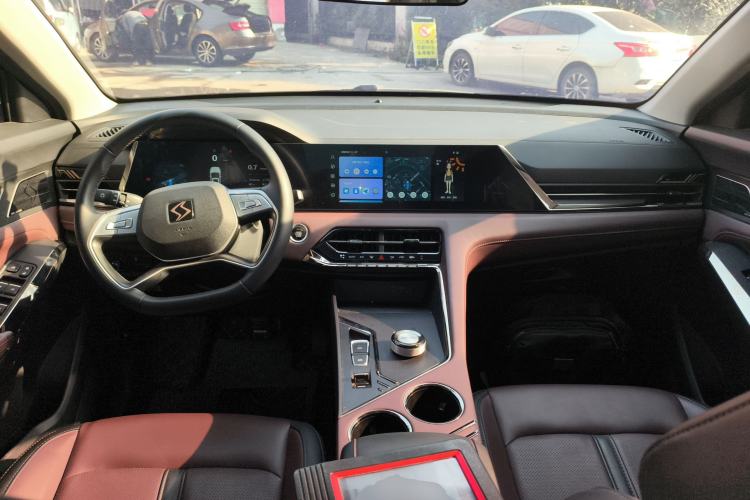 Used SOL X8 PLUS 2023 1.5 TGDI DCT Smart Edition 7-Seater