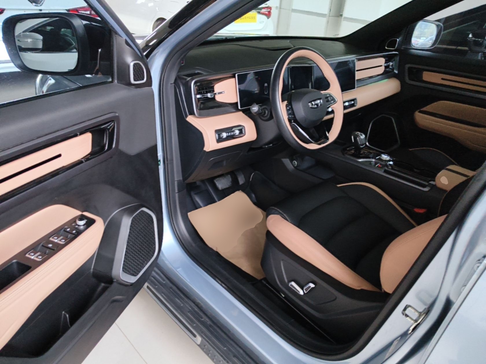 Geely Auto icon 2023 1.5TD Chocolate Luxe Edition — снимка 18