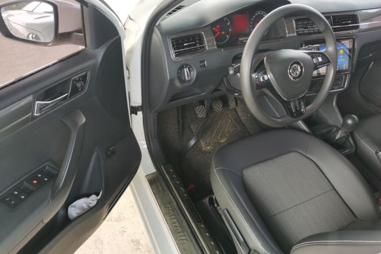 Used Volkswagen Santana 2016 1.6L Manual Comfort Edition
