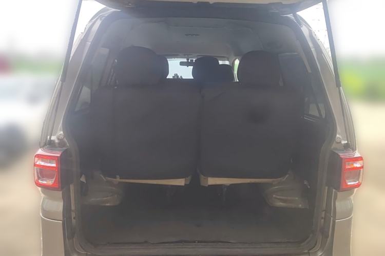 Used FORTHING Lingzhi 2022 M5 1.6L Practical 7-Seater Trunk