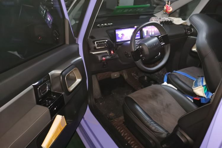 Used Baojun KiWi EV 2023 Edition Strawberry Bear Limited Edition Lithium Iron Phosphate
