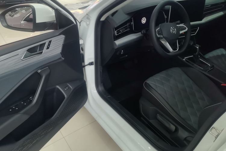 Used Volkswagen Sagitar 2023 300TSI DSG Excellence Edition Driver Seat