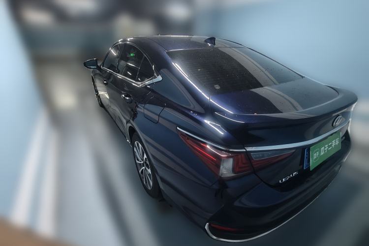 Used Lexus ES 2021 300h Excellence Edition
