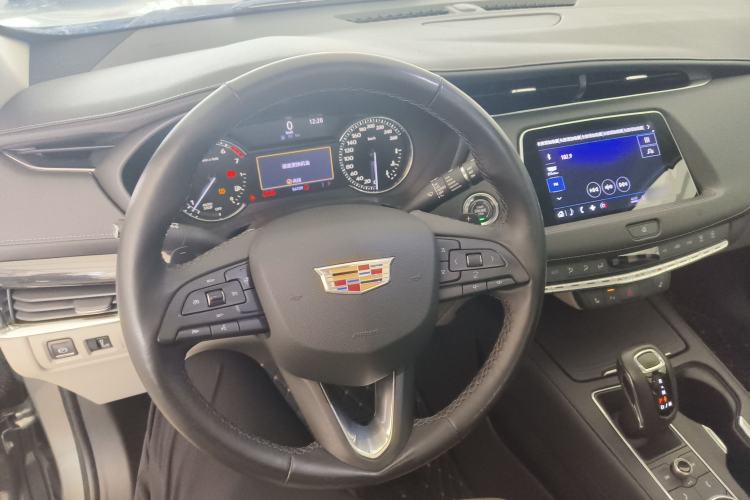 Used Cadillac XT4 2018 28T Two-Wheel-Drive Luxury Model
