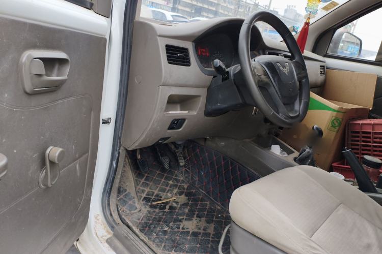 Used Wuling Rongguang V 2016 1.5L Practical Version Non-Power-Assisted Driver Seat