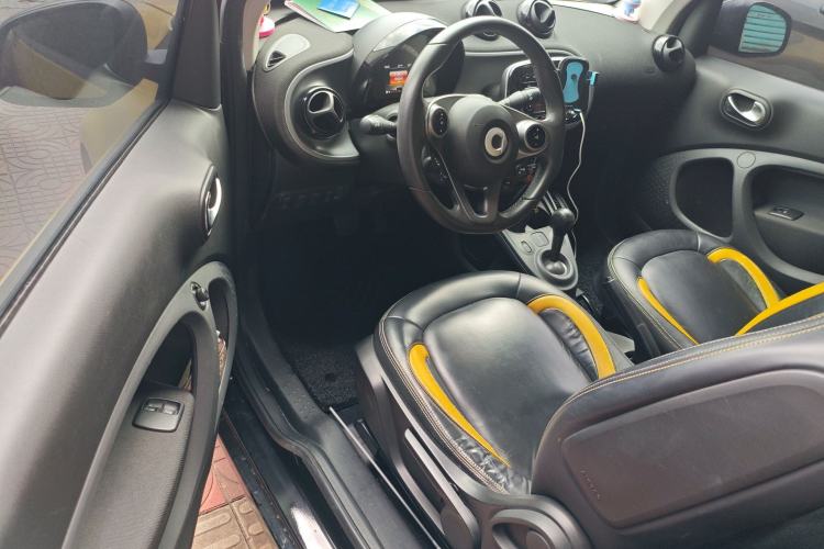 Used smart fortwo 2015 1.0L 52 kW Hardtop Passion Edition
