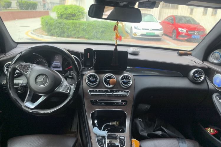 Used Mercedes-Benz GLC 2017 GLC 300 4MATIC Sport Edition Center Console