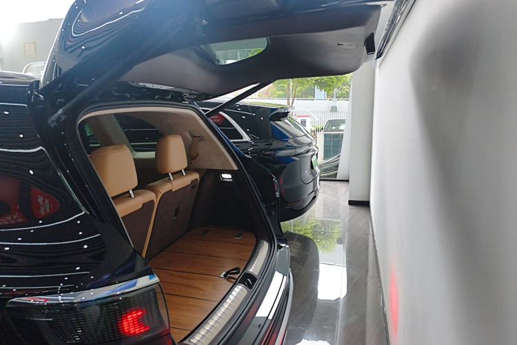 Used Hima AITO M8 2025 Extended-Range Max+ Version 53.4 kWh 6-Seater Edition Trunk