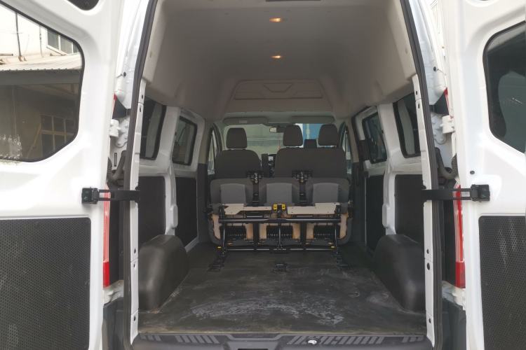 Used Ford Transit 2019 2.0T Diesel Multi-Purpose Commercial Vehicle Short Wheelbase Mid-Roof Design 6-Seater China VI Standard Trunk