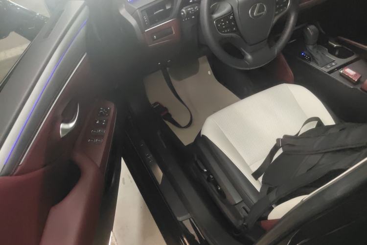 Used Lexus ES 2025 300h Deluxe Edition