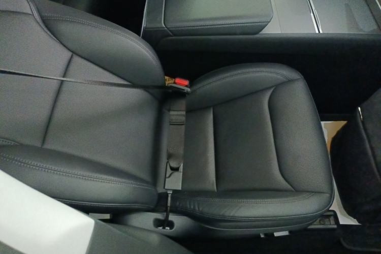 Used Tesla Model Y 2025 Long-Range All-Wheel-Drive Version