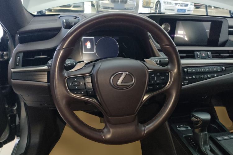 Used Lexus ES 2020 200 Excellence Edition
