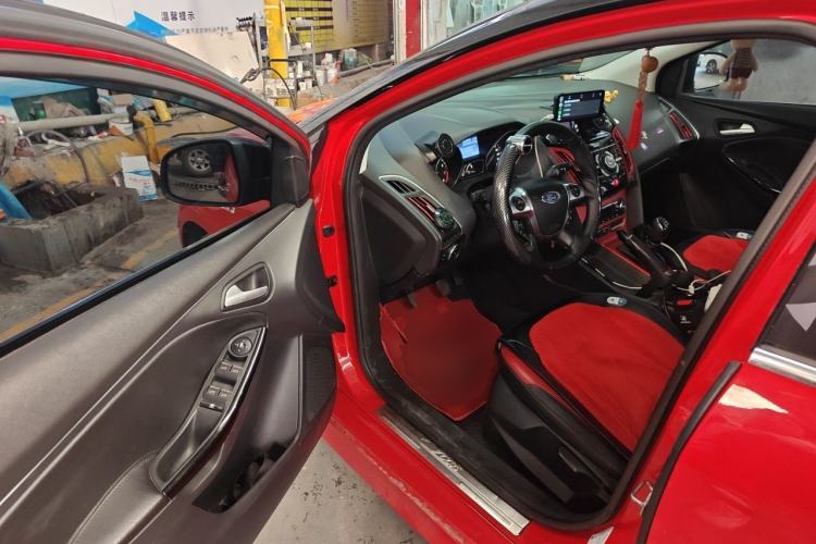 Used Ford Focus 2012 Hatchback 2.0L Manual Luxury Sport Model