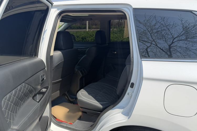 Used Mitsubishi Outlander 2021 2.4L 4x4 Zhi Xiang Edition 7 Seats
